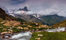 View across the valley / http://tursport.ru/tourists/tur-10-iz-arkhyza-v-dombaj.html