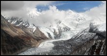 Glacier Raykot. / ***