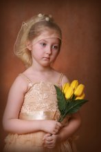 Girl with tulips / ***