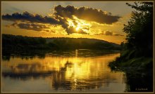 Sunset over the river / ***