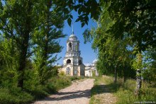 On the way to the temple / ***