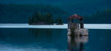 Lonely gazebo in mid of the Lac Ste Marie / Lonely gazebo in mid of the Lac Ste Marie