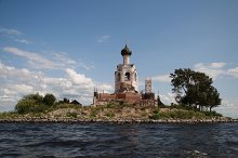 The island on Lake Kubenskoye / ***