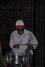 Street drummer / ***