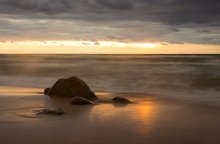 Polishing the waves, sand and wind / ***