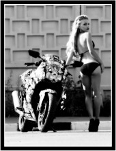 Moto-Girl / ***