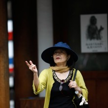 Lady in hat / *****