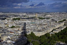 Paris, with the Eiffel Tower / ***