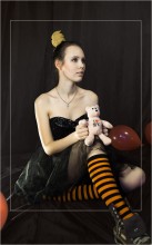 Girl with teddy bear / ...........