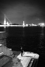 City, river and woman / ***