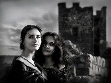 Girlfriends in the fortress ... / ***