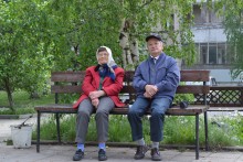 old men on a bench / ***