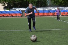 Amateur footballer chasing the ball. / ***