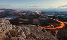 Israeli Valley / ***