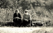 On the bench / ***