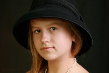 Girl in a hat / ***