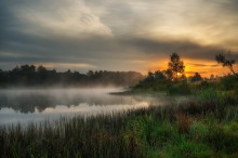 Dawn on the lake. / ***