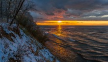 Sunset view of the Baikal. / ***