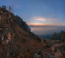 Dawn over the lake. / ***