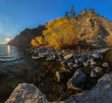 Rocky shore. / ***