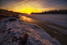 Winter sunrise over the Dvina ... / ***