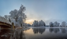 The frozen lake. / ***