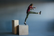 Girl on a cube / ***