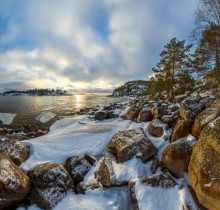 Northern shore of the lake. / ***