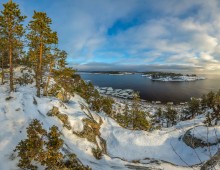On the horizon, the open water of Lake Ladoga. / ***