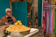 Blind seller corn. / ***