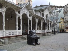 Wooden colonnade / ***