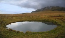 Round lake at instructor gap / ***