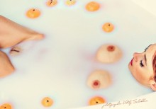 Mandarin and cherries / ©2015 Vitaly Shokhan
