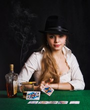 Poker. Five ladies. / ***