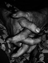 grandmother's hands / ***