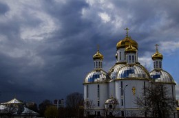 clouds over the domes / ***