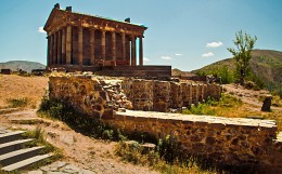 Garni / ***