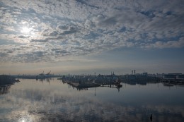 morning in the port of St. Petersburg / ***
