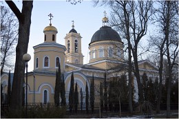 Cathedral. / ***