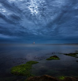 Under threatening skies / ***