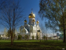 Trinity-St Vladimir&#39;s Cathedral / ***