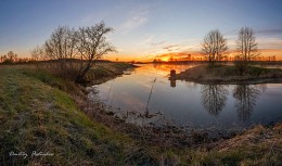 Rasvet on the river Dubna. / ***