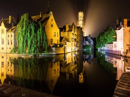 Night reflection Bruges / ***