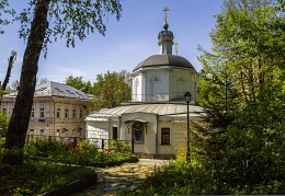 In the silence of the streets of Moscow / ***