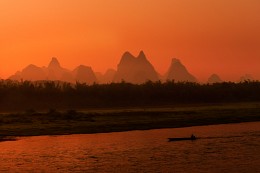 Evening on the river Yulong / ***