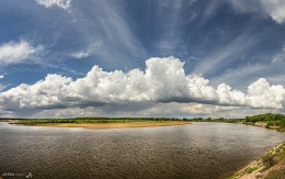 The river Dnepr before spring rain / ***