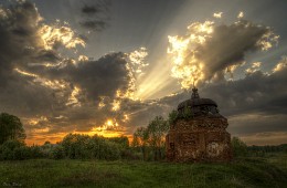 Forgotten Chapel / ***