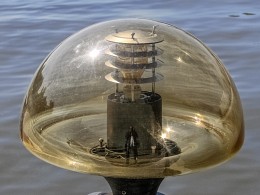 Inside / ................................