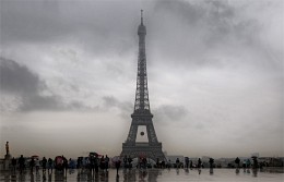 In Paris rain / ***