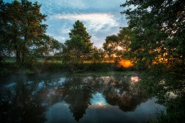 Sunrise on the river / ***